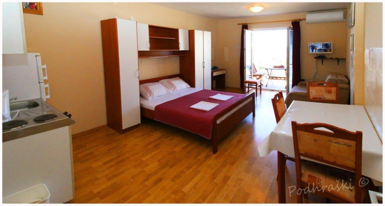 Primosten Apartments 外观 照片